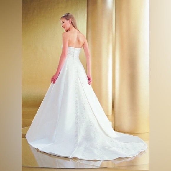 Jasmine Bridal USED wedding gown dress and veil PRE-OWNED - see description - Picture 2 of 8